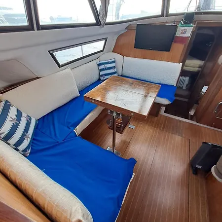 Bed & Boat Brezza Del Mare Hotel Viareggio Exterior photo