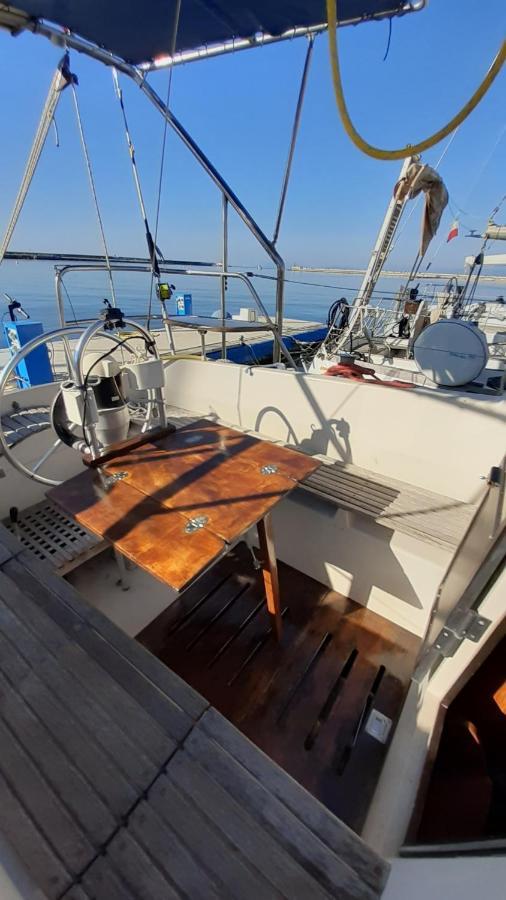 Bed & Boat Brezza Del Mare Botel *